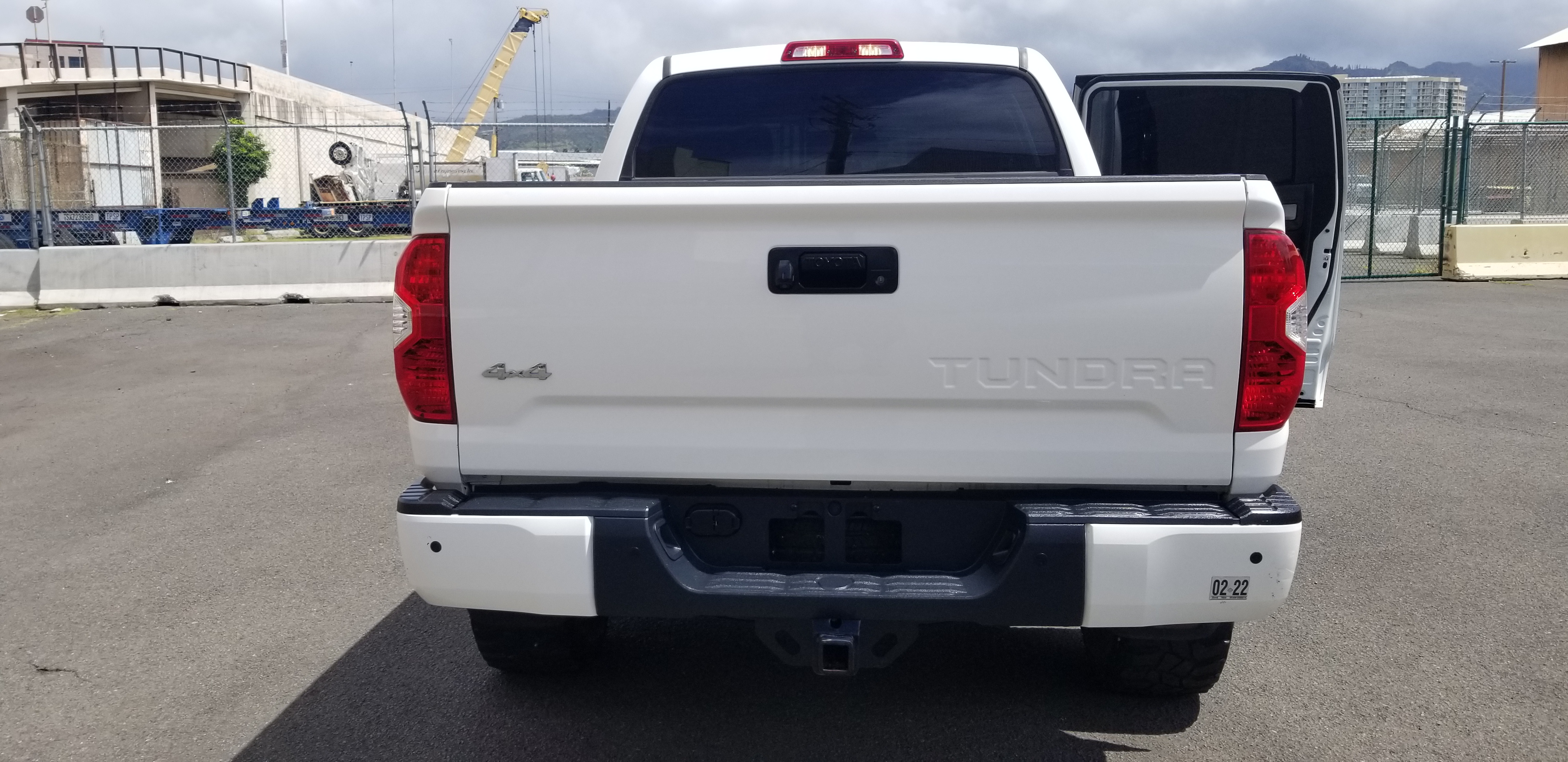 2017 Toyota Tundra Platinum Crew Cab Pickup w/ 4x4 - related image 2017 Toyota Tundra Platinum Crew Cab Pickup w/ 4x4 - related image