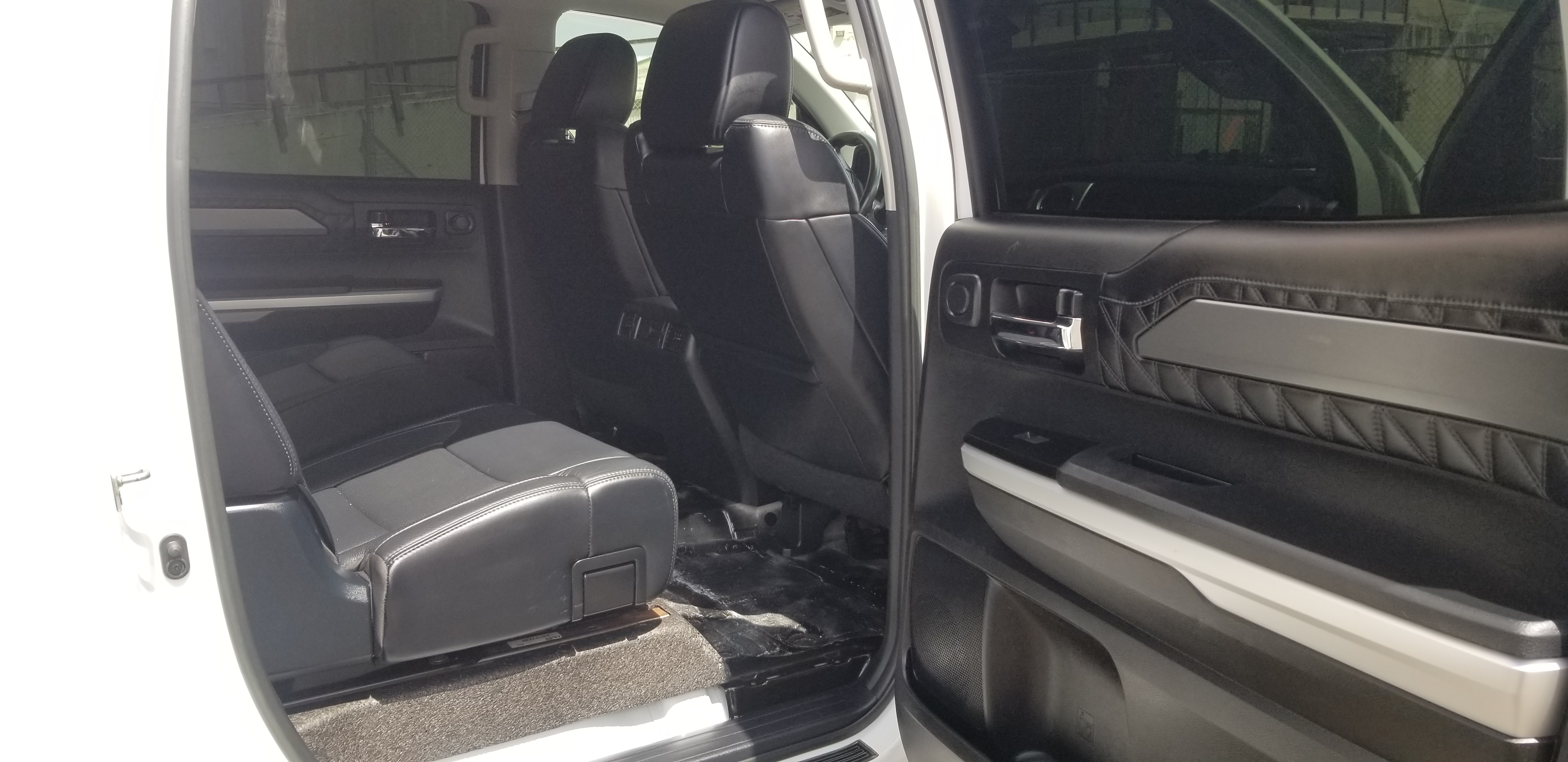2017 Toyota Tundra Platinum Crew Cab Pickup w/ 4x4 - related image 2017 Toyota Tundra Platinum Crew Cab Pickup w/ 4x4 - related image