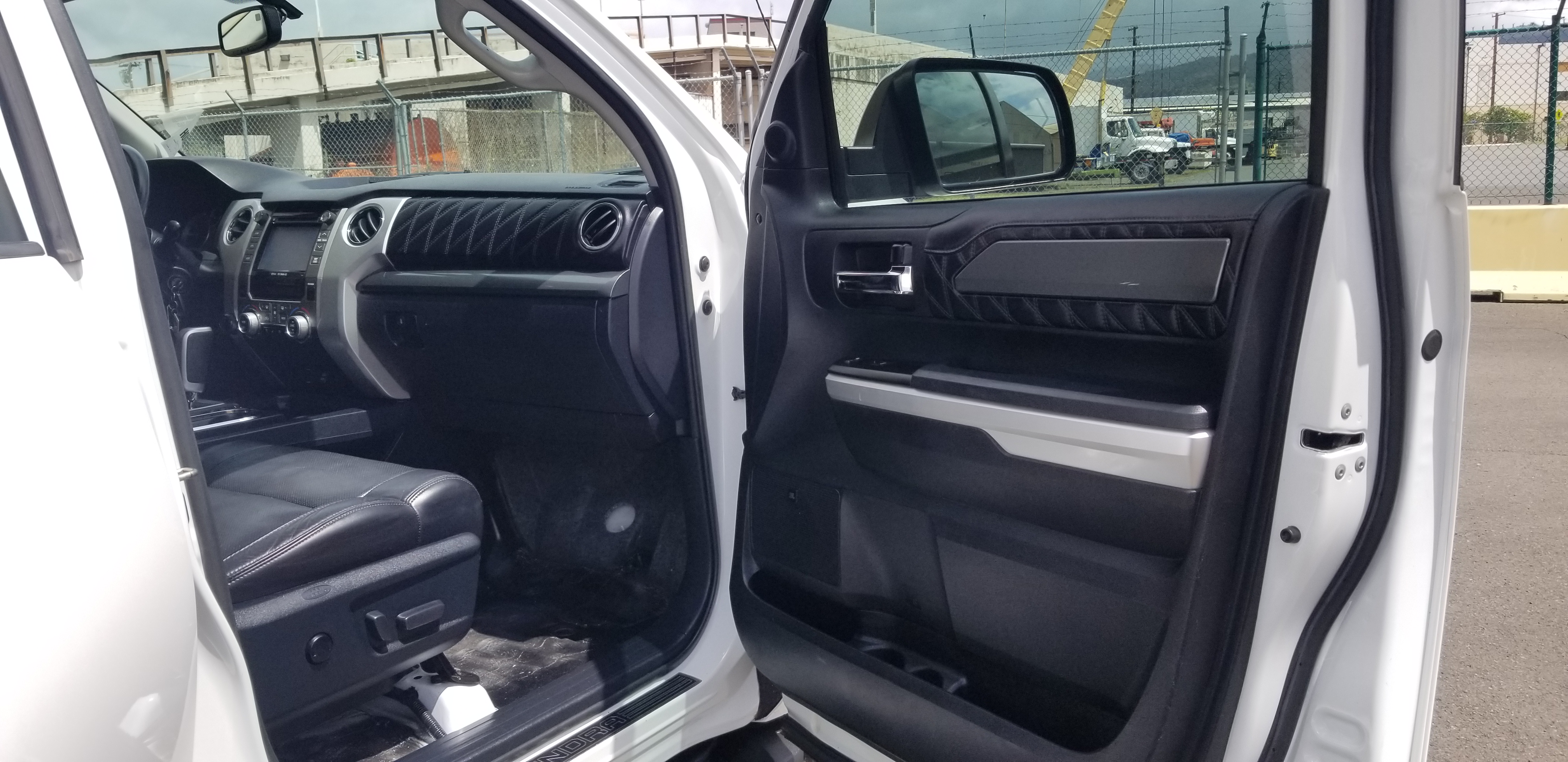 2017 Toyota Tundra Platinum Crew Cab Pickup w/ 4x4 - related image 2017 Toyota Tundra Platinum Crew Cab Pickup w/ 4x4 - related image