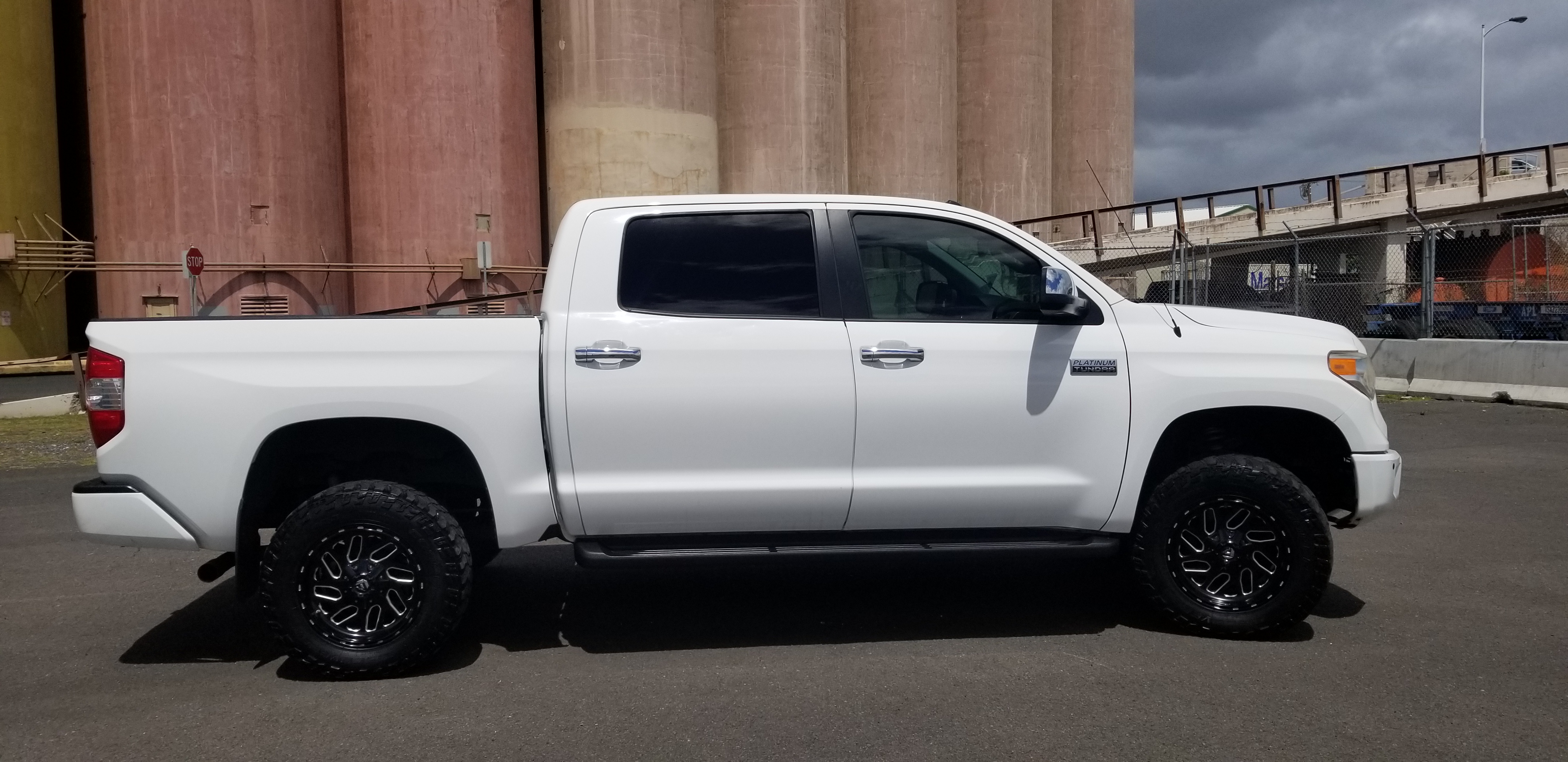 2017 Toyota Tundra Platinum Crew Cab Pickup w/ 4x4 - related image 2017 Toyota Tundra Platinum Crew Cab Pickup w/ 4x4 - related image