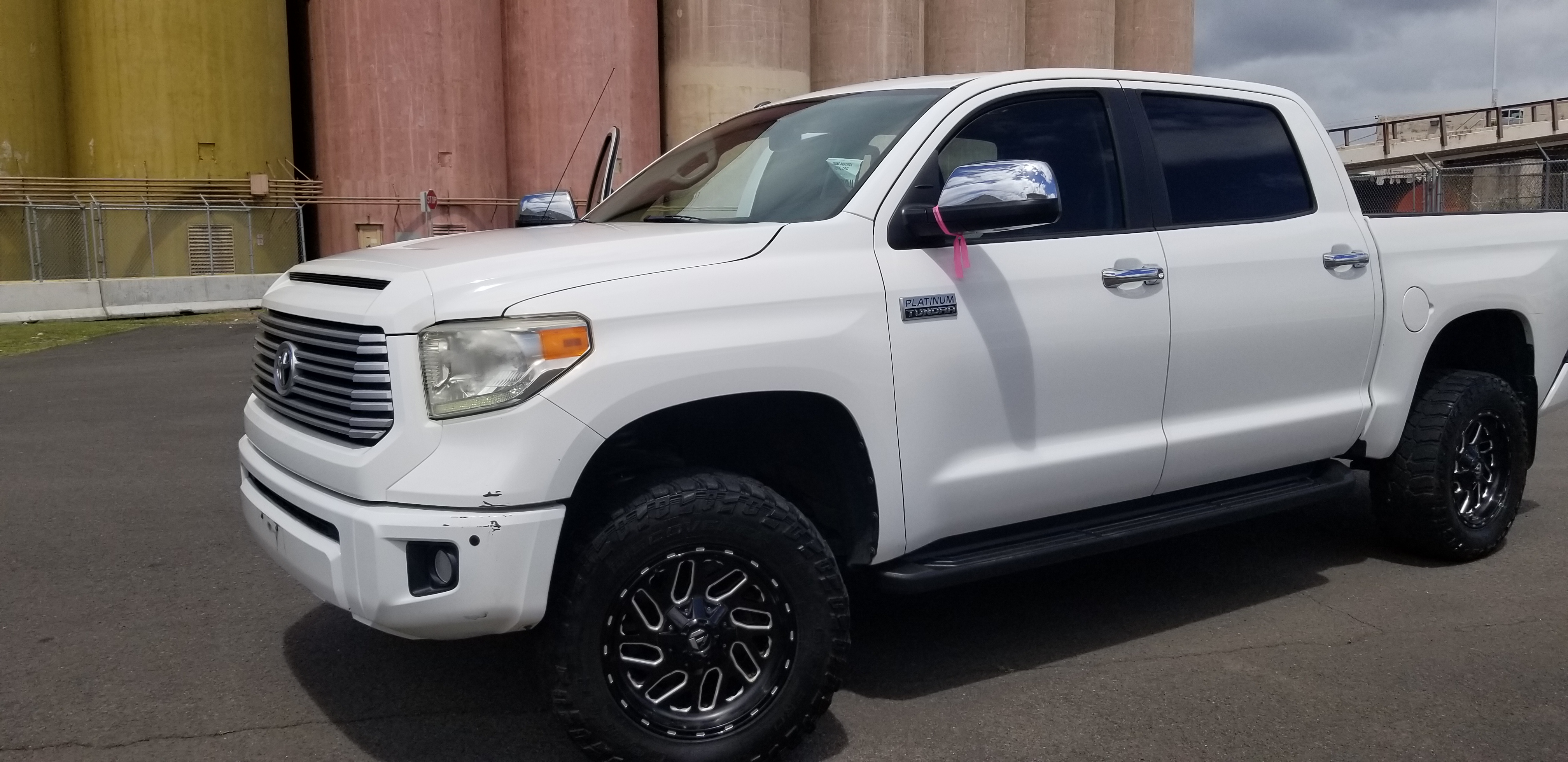 2017 Toyota Tundra Platinum Crew Cab Pickup w/ 4x4 - related image 2017 Toyota Tundra Platinum Crew Cab Pickup w/ 4x4 - related image