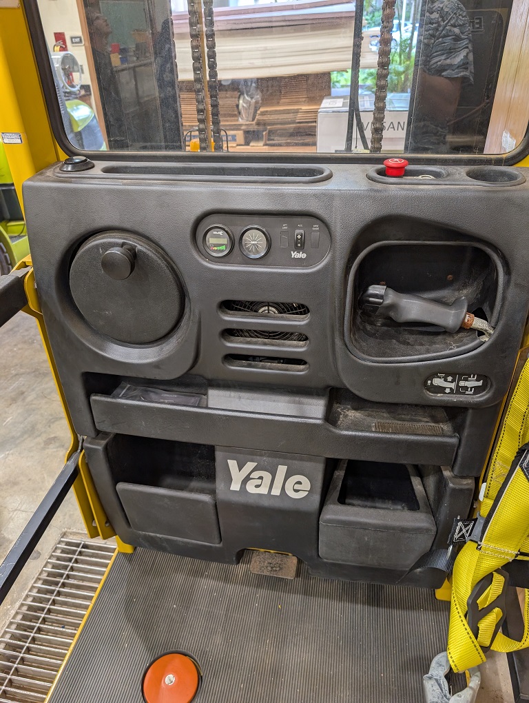 Forklift; Yale (27-0401) photo 4