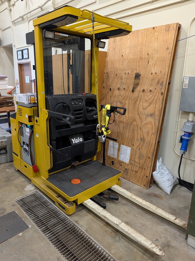 Forklift; Yale (27-0401) photo 2